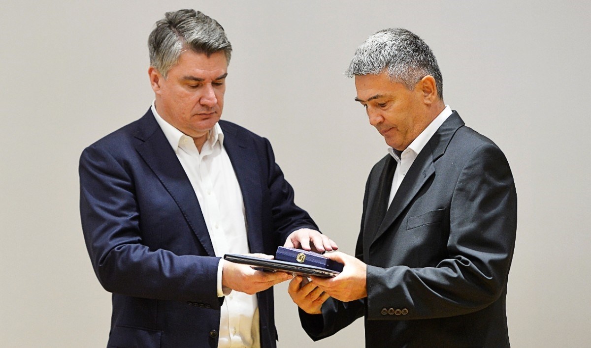 Milanović u Sinju odlikovao Dušana Viru i fra Franu Bilokapića