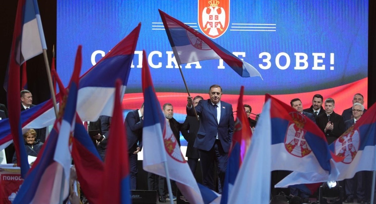 Dodik donio protuustavni zakon. Oporba: Okruženi smo NATO-om, igramo se vatrom