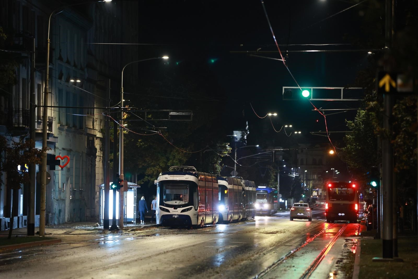 Hrpa intervencija zbog oluje u Osijeku i okolici. Stradao krov Gospodarskog centra