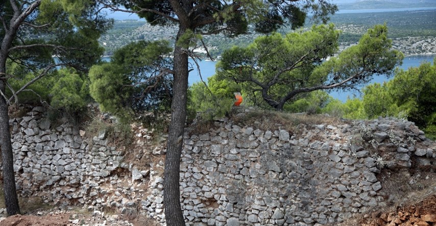 Pogledajte zid iz 17. stoljeća, slučajno je otkriven na tvrđavi u Šibeniku