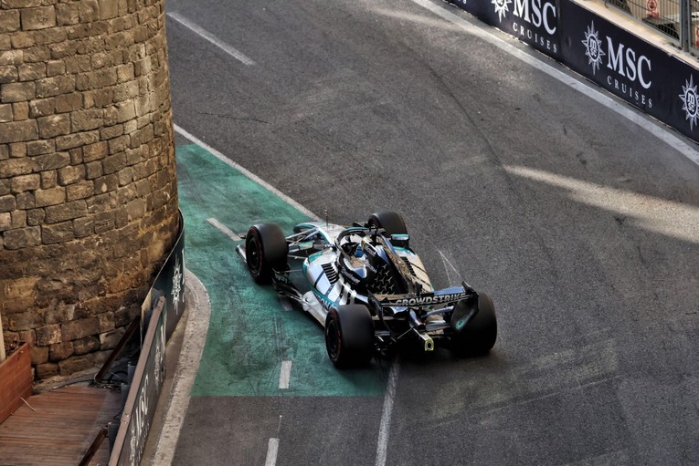 Russellu pole position u Azerbajdžanu, Antonelli se zabio u zid u Q1