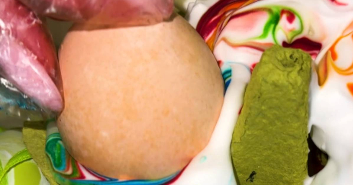 VIDEO Isprobali smo viralnu foru s bojanjem jaja u pjeni za brijanje. Djeluje li?