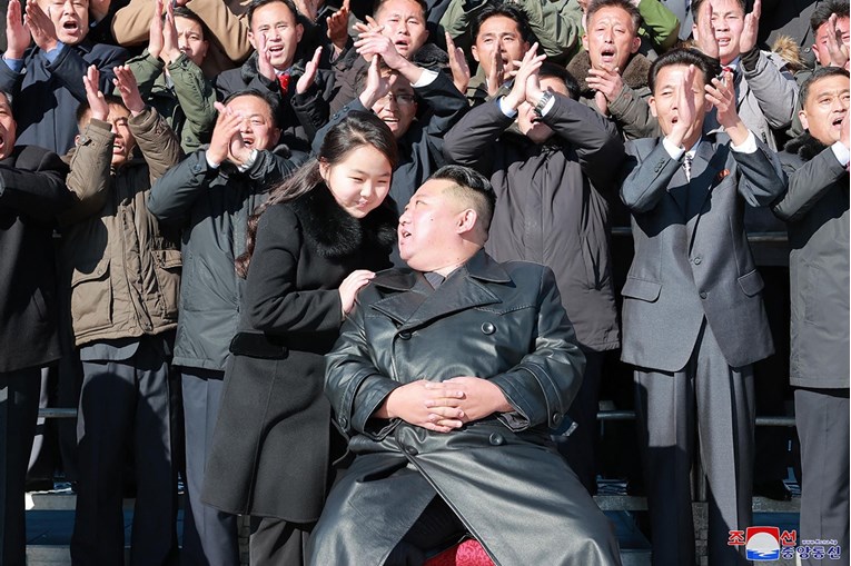 Kim Jong-un pozirao s kćeri: Želimo stvoriti najjaču nuklearnu silu na svijetu