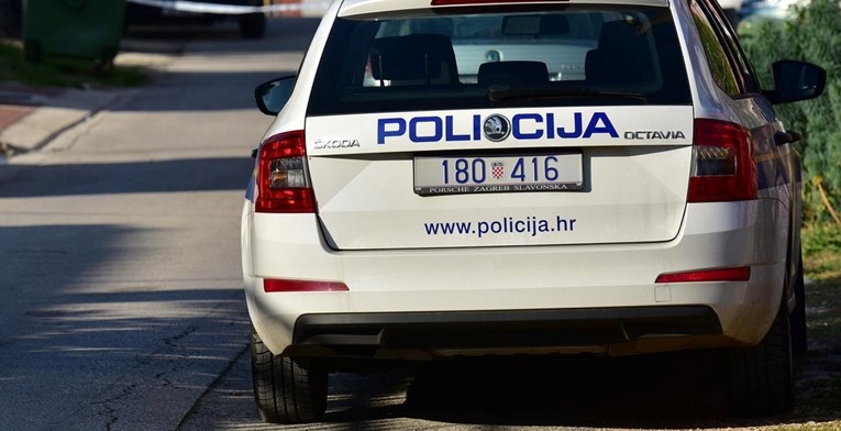 Pobjegao policiji i ostavio auto na cesti. Pronašli mu 2 kile marihuane, uhićen je