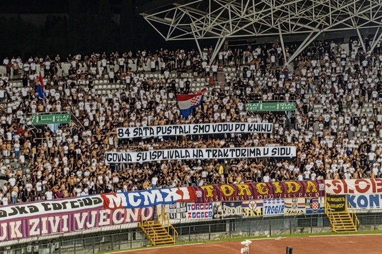 Pogledajte poruku koju je Torcida podigla dok je Poljud uzvikivao "Za dom spremni"