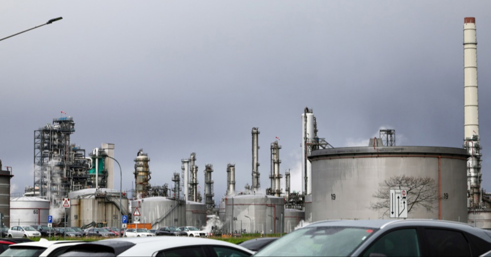 Nafta prešla 102 dolara po barelu