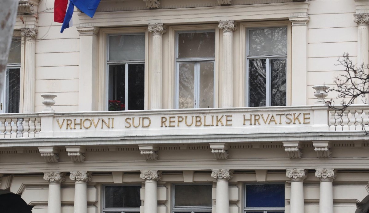 Vrhovni sud smanjio kaznu ženi, ubola muža pa ga gušila povodcem za pse