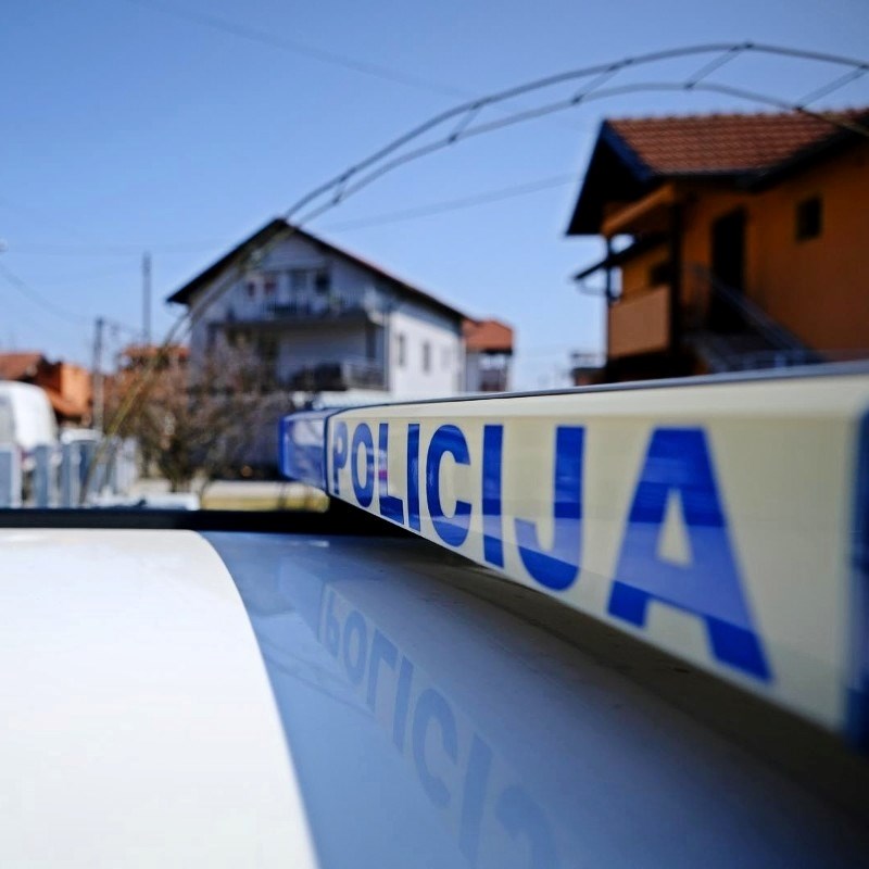 Susjedi se posvađali na stubištu u Sisku, jedan drugog ubio nožem