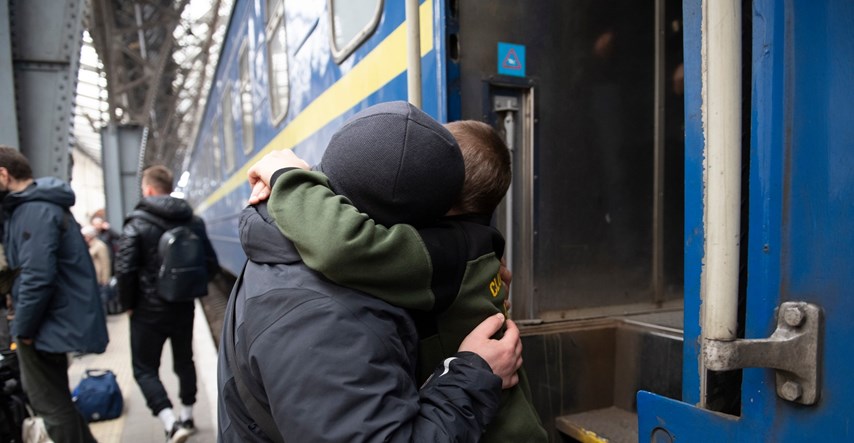 Ukrajinska obitelj se ponovno okupila 18 mjeseci nakon rastanka u suzama na peronu 5
