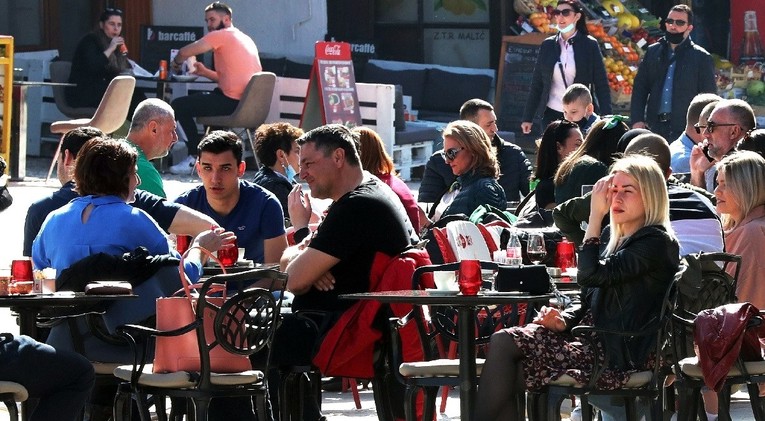 U BiH popuštaju mjere, dopuštena okupljanja do 100 ljudi