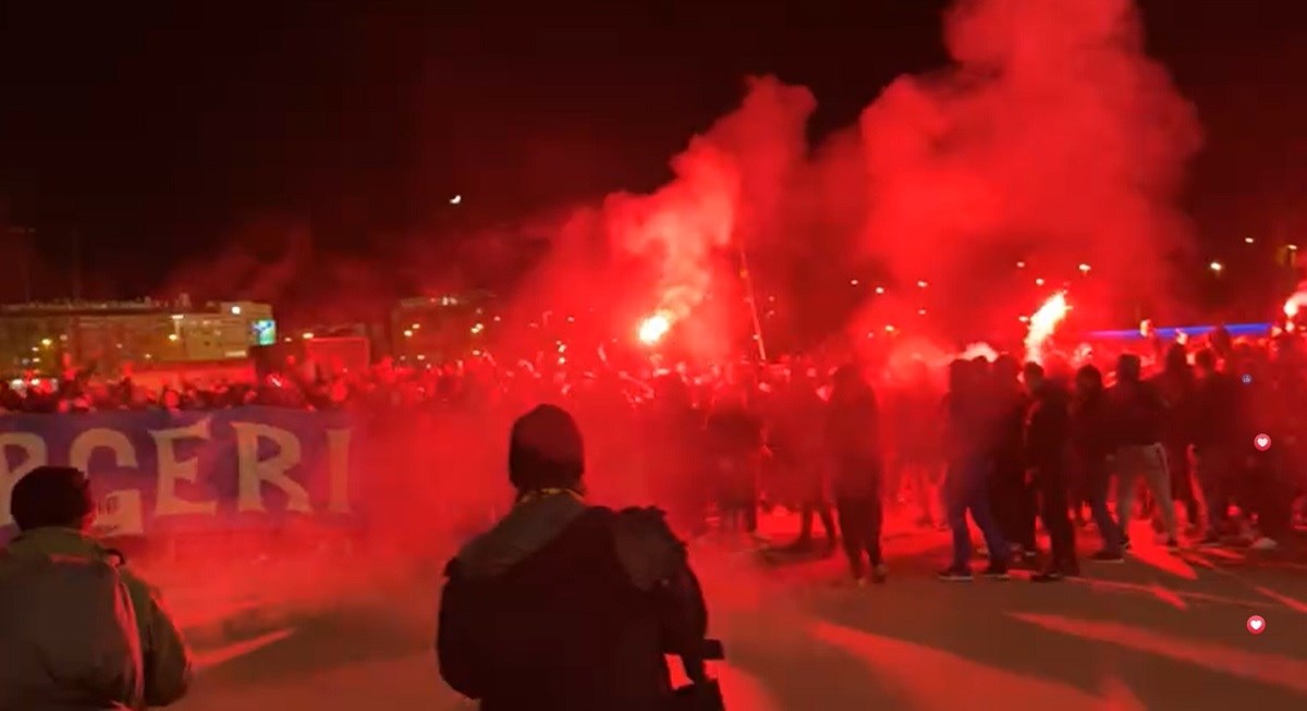 VIDEO Neviđene scene na Maksimiru. Igrači Dinama ispred stadiona slavili s navijačima