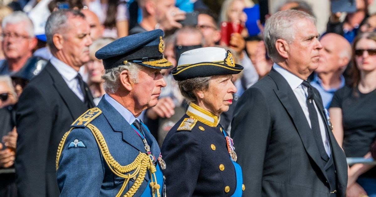 Kralj Charles pozvao je princa Andrewa na obiteljsko okupljanje za Božić?