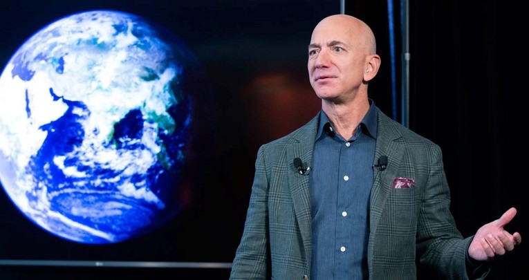 Osnivač Amazona potpisao ugovor s NASA-om. Gradit će letjelicu koja će ići na Mjesec