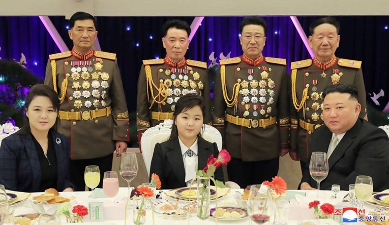 Kći Jong-una bila u prvom planu na vojnoj proslavi: "Izgleda da će biti nasljednica"