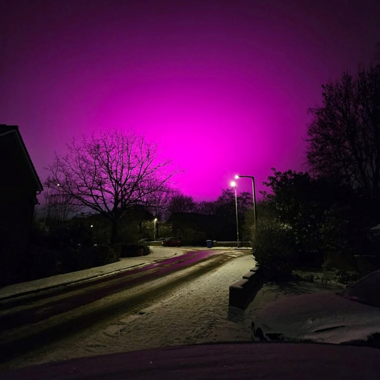 Nebo nad gradom u Engleskoj misteriozno postalo ružičasto, krivac je - nogometni klub