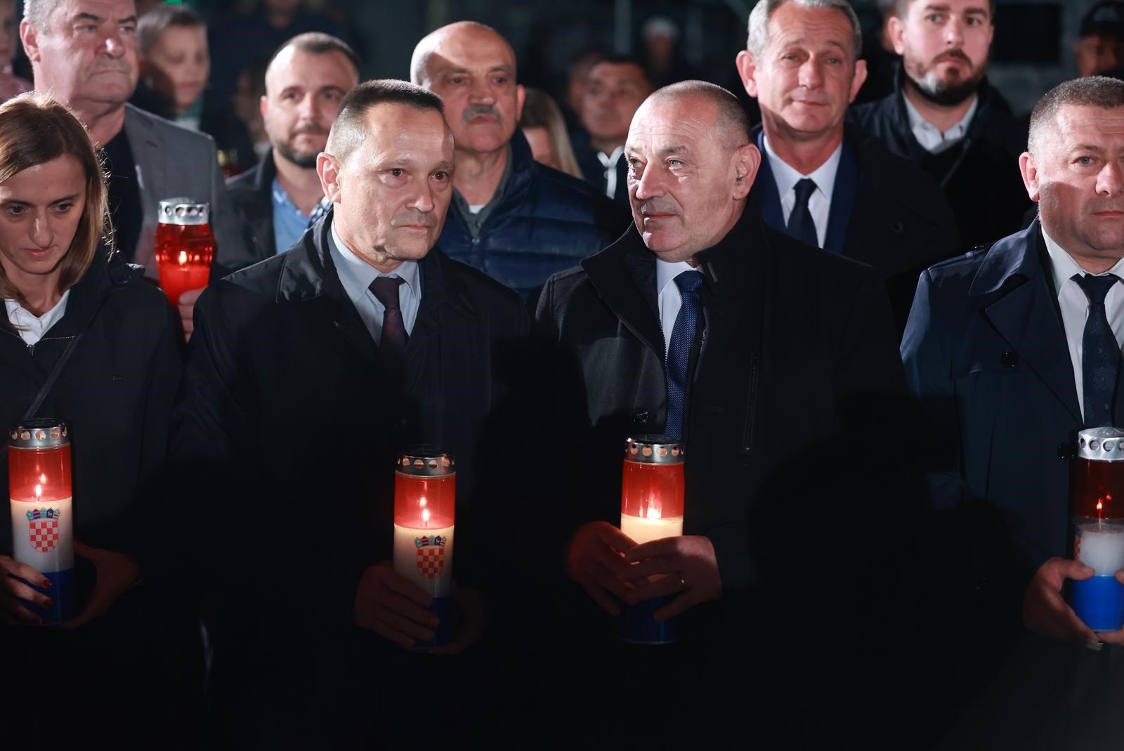 U Vukovaru upaljene svijeće za 260 ljudi koji su 1991. odvedeni iz bolnice i ubijeni