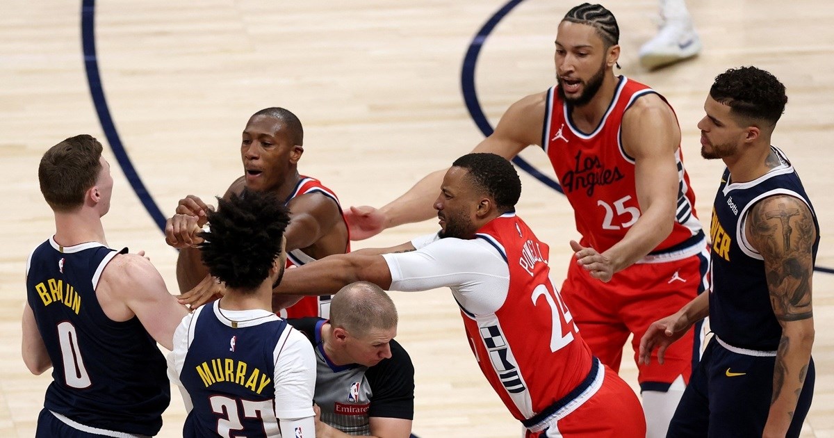 Spriječena tučnjava u NBA ligi. Komentator: "Ho, ho, košarka u doigravanju, baby"