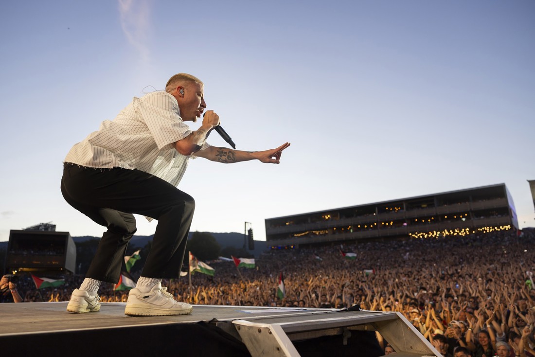 Nakon izbacivanja s turneje Eda Sheerana, Macklemore rasprodao svoju