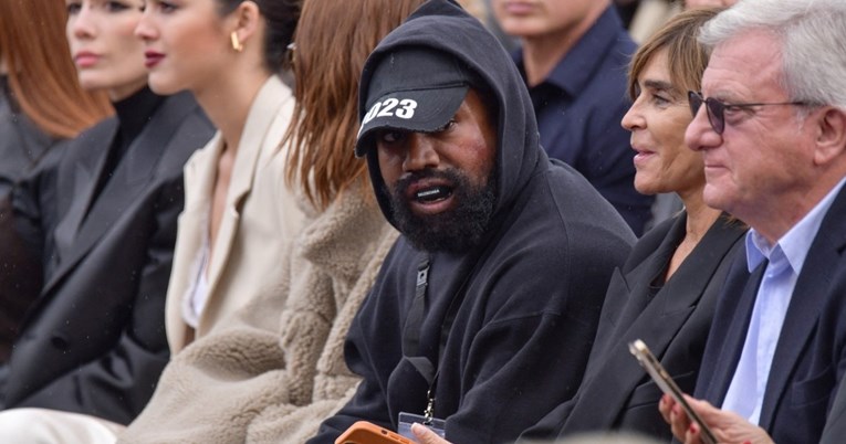 Kanye West svoju White Lives Matter majicu brani bizarnom objavom: Svi ste vi ovce