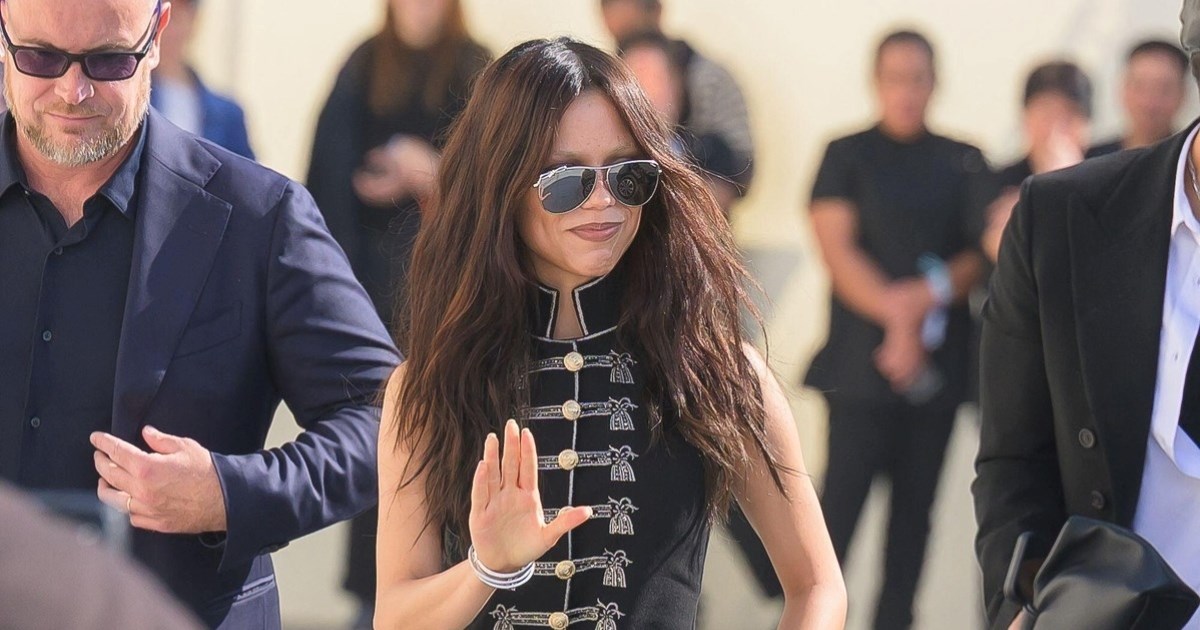 Jenna Ortega u minijaturnoj traper suknji privukla pažnju na Tjednu mode