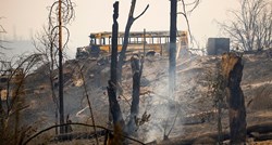 Požari divljaju u tri američke države, gore kuće, pada drveće, ljudi bježe iz domova