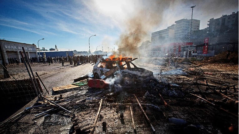 Radnici metalurgije u Španjolskoj štrajkaju, sukobili se s policijom