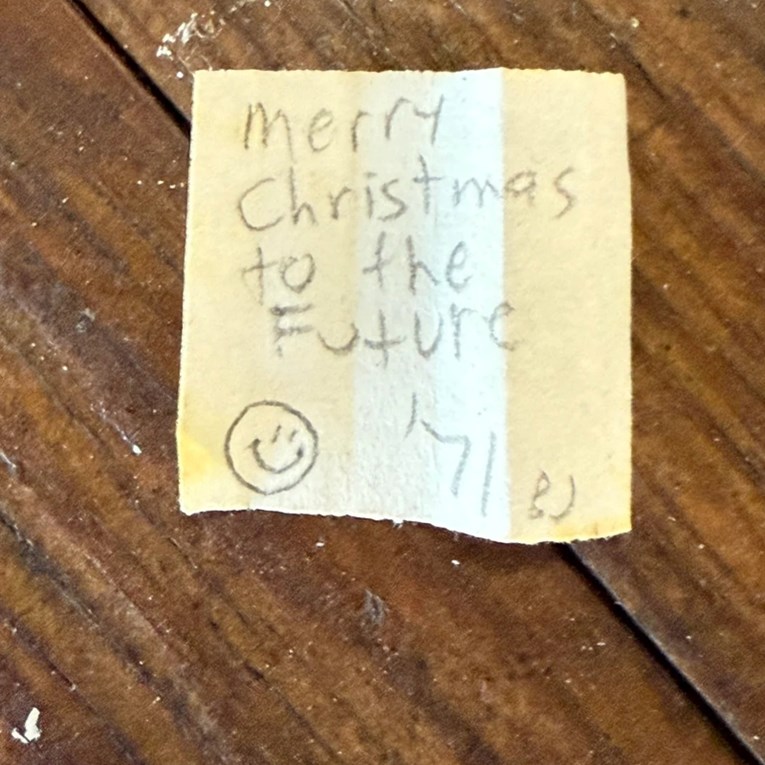 Razbijena božićna kuglica otkrila tajnu staru gotovo 60 godina