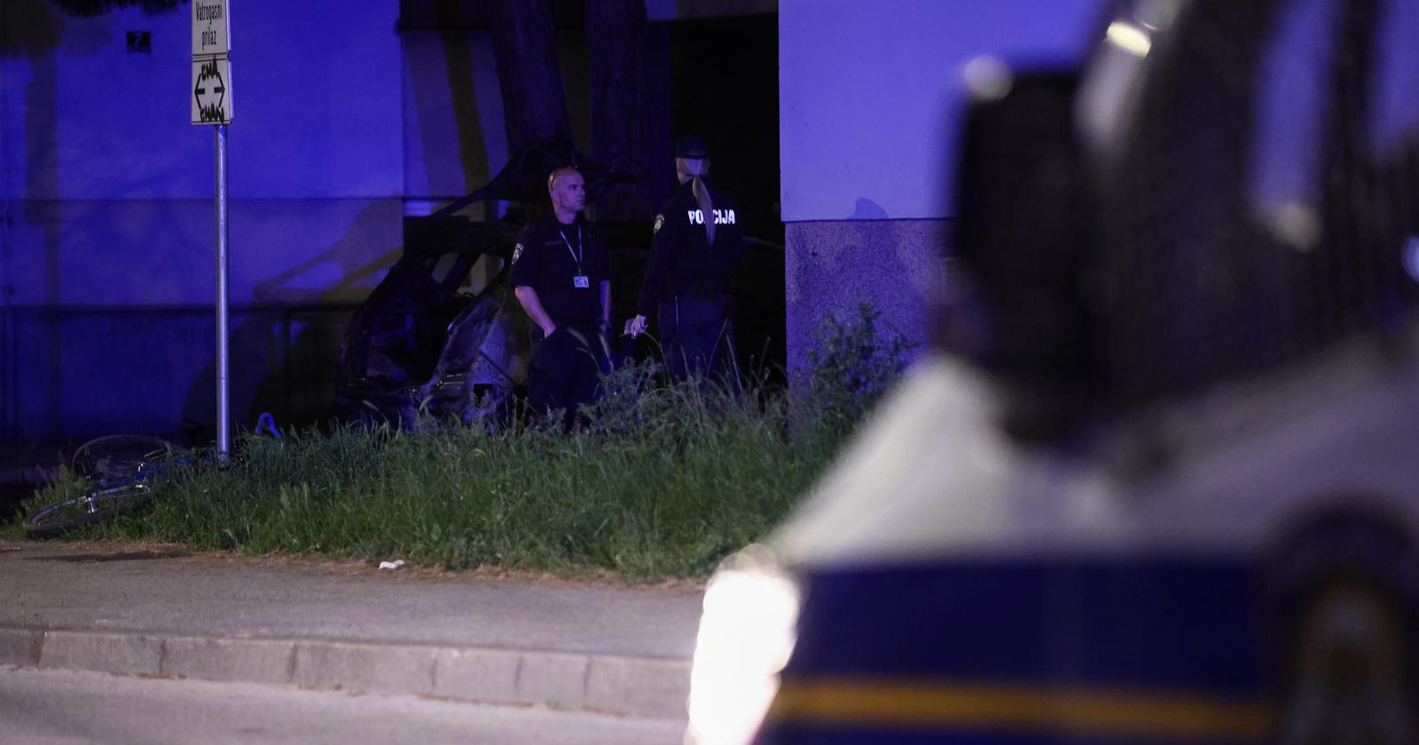 Teška nesreća u Zagrebu. Vozač visio s BMW-a, putnicu izvlačiil vatrogasci