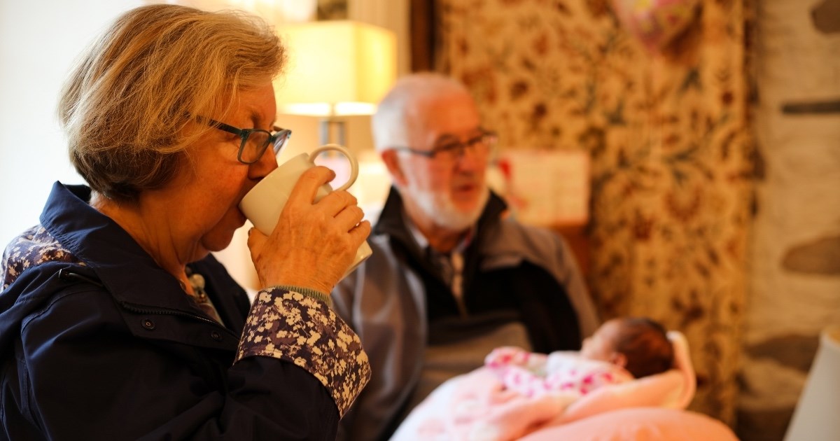 Mama ne vjeruje svekru i svekrvi da mogu čuvati unuče, ljudi je podržavaju