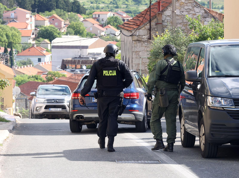 Sutra u Drnišu Dan žalosti i pogreb ubijenog maturanta