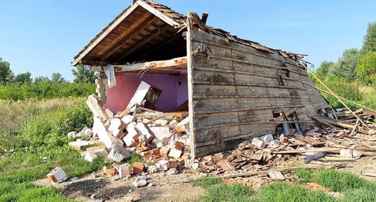 Romima netko srušio kuće dok su bili iseljeni zbog poplave. Sad im općina kupuje nove