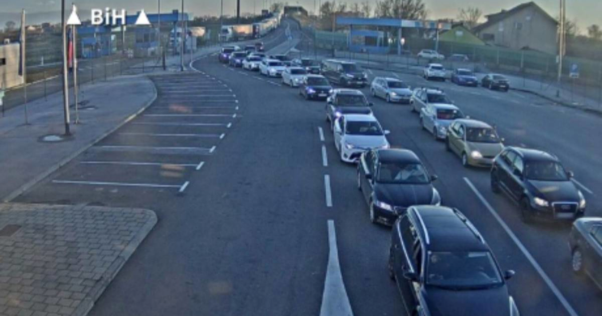 Pad sustava na granicama s BiH: Kilometarske kolone i višesatna čekanja