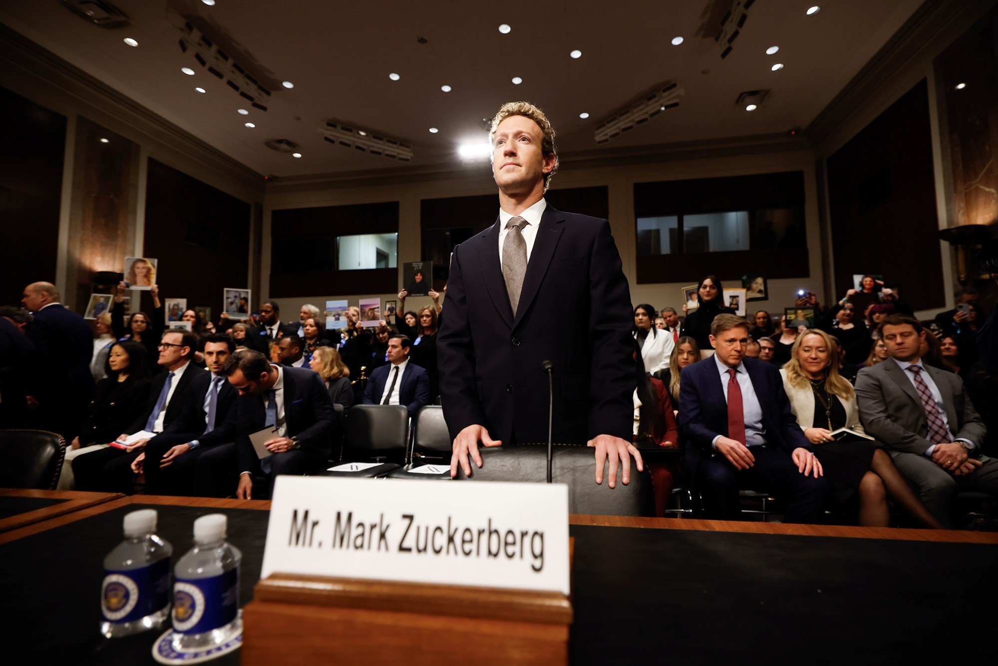 Zuckerberg nadoknađuje pogreške preuzimajući najbolje Googleove stručnjake za AI