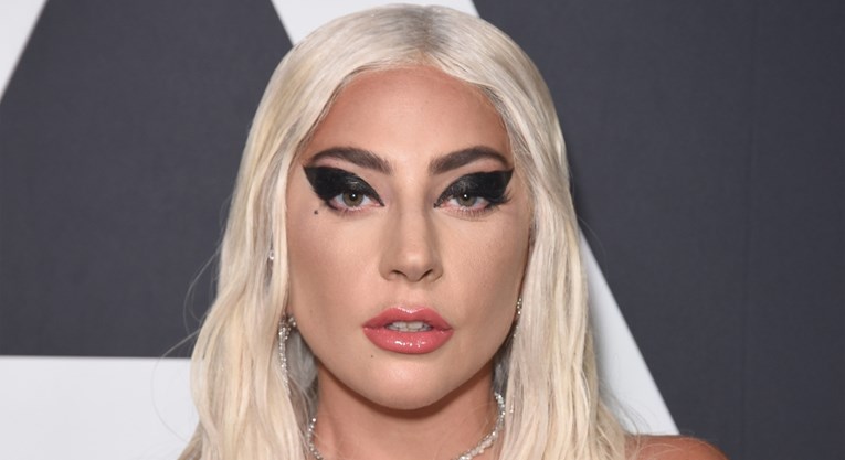 Lady Gaga se presvukla tri puta na predstavljanju svog beauty brenda