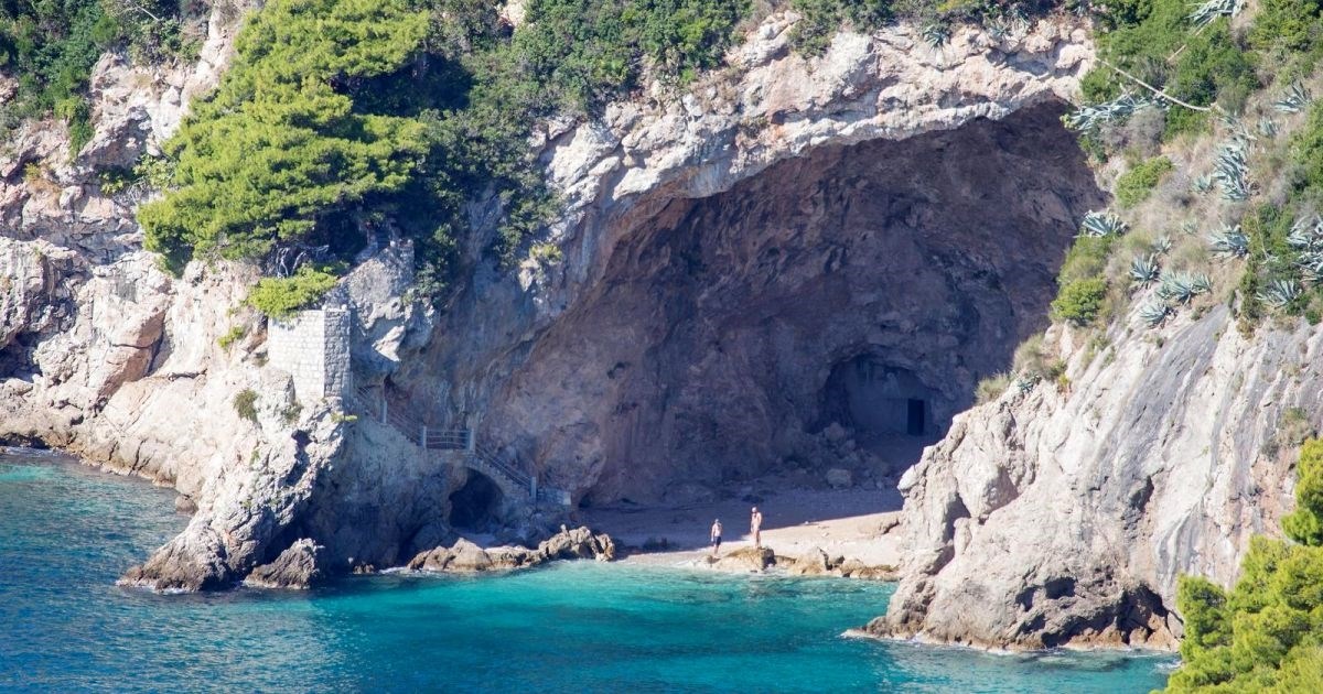 U dubrovačkoj špilji krije se jedna od najljepših hrvatskih plaža