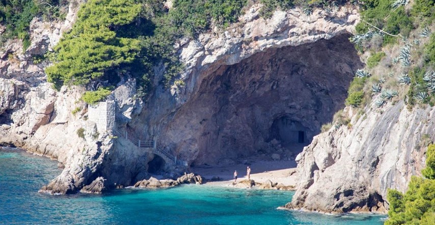 U dubrovačkoj špilji krije se jedna od najljepših hrvatskih plaža
