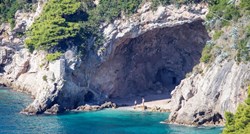 U dubrovačkoj špilji krije se jedna od najljepših hrvatskih plaža