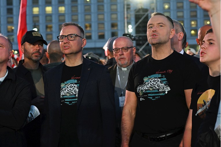 Novi poljski desničarski predsjednik Karol Nawrocki polaže prisegu