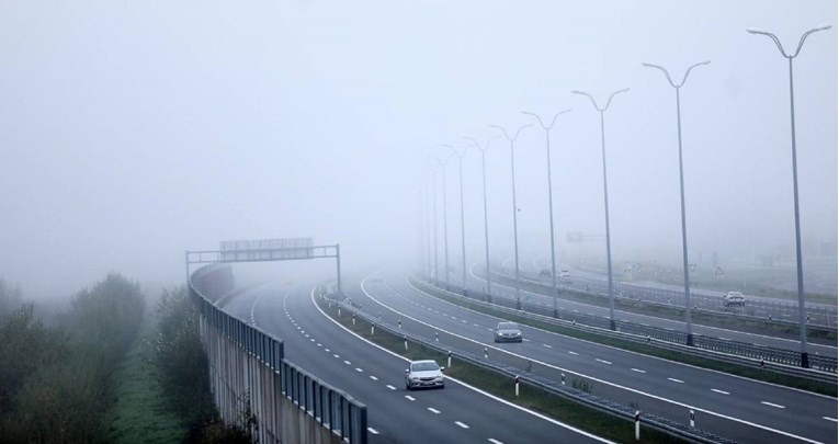 HAK: Ponegdje magla. Gužve na graničnim prijelazima, teretna vozila čekaju satima