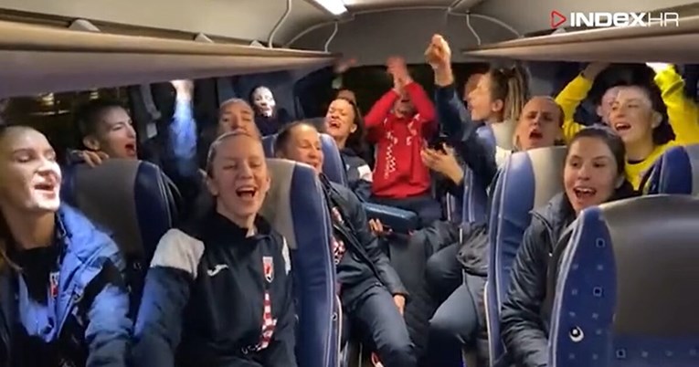 VIDEO Rukometašice ludo slavile u autobusu. Promijenile su repertoar pjesama