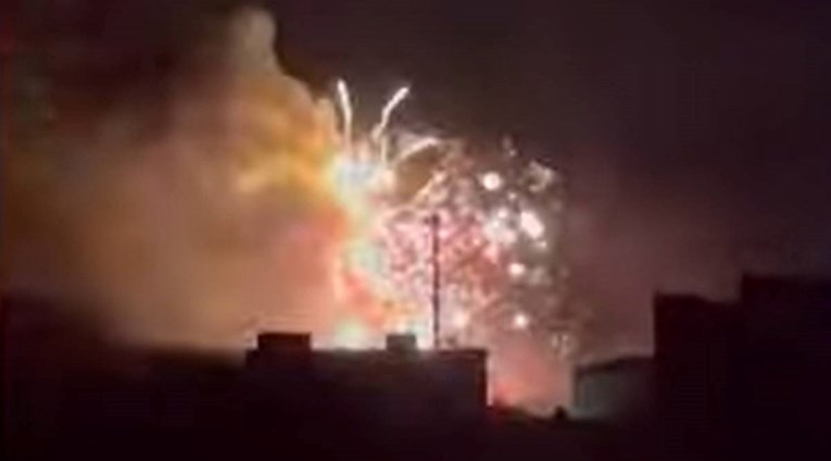 VIDEO Rusi pogodili tvornicu pirotehnike u Ukrajini, nastao vatromet