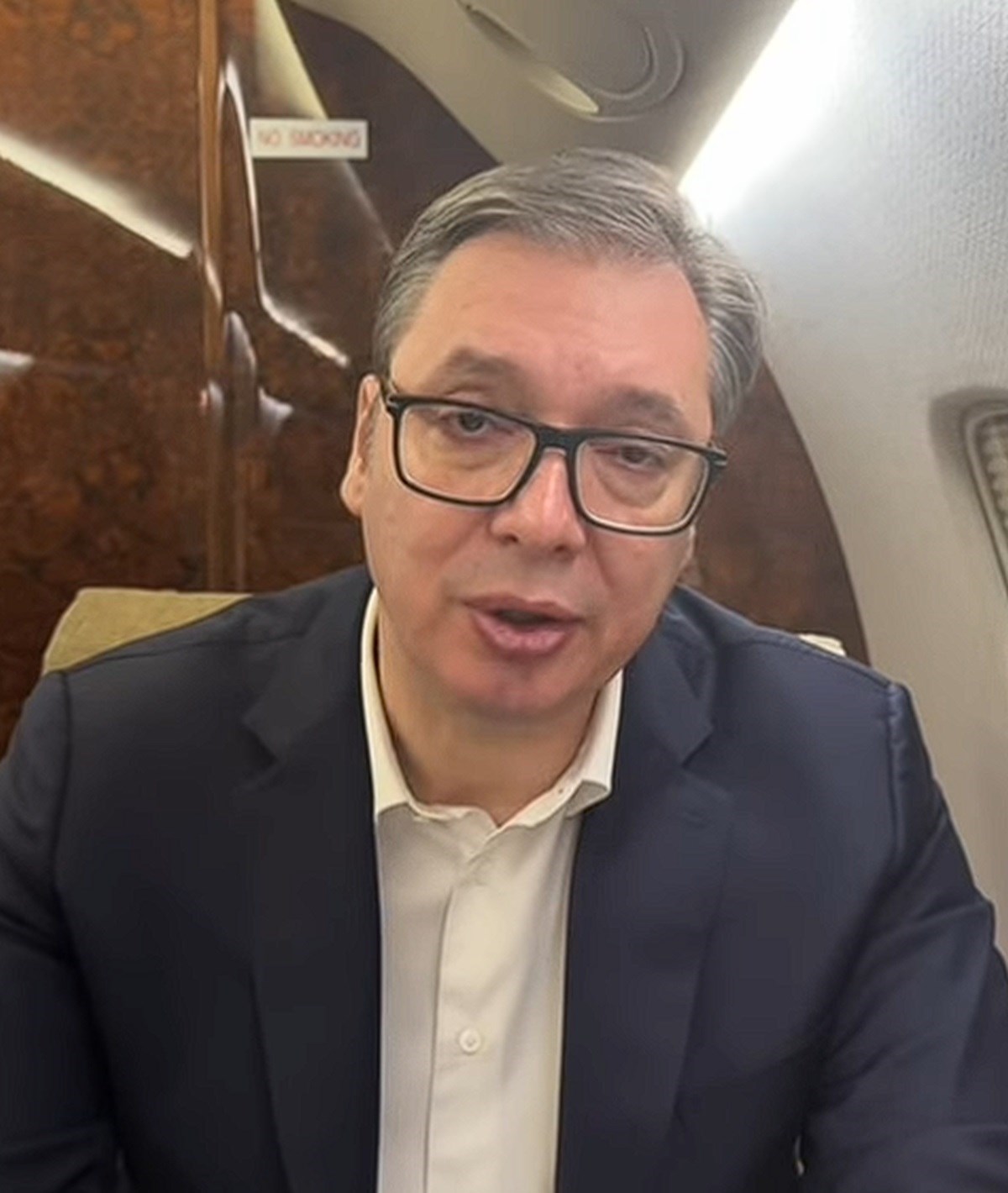 VIDEO Vučić iz aviona: Presuda Dodiku je sramotna