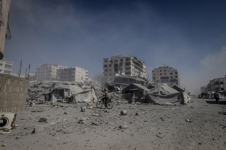 Medij: Vojska ušla duboko u Gazu. U gradu je 600.000 ljudi i 2000 boraca Hamasa