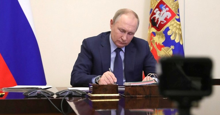 Putin potpisao zakon: Do 15 godina zatvora za širenje "lažnih vijesti" o diplomatima