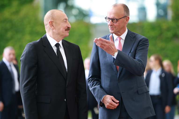 Azerbajdžan: Nijemci i Rusi tajno se sastali u Bakuu. Podaci o letovima to pokazuju