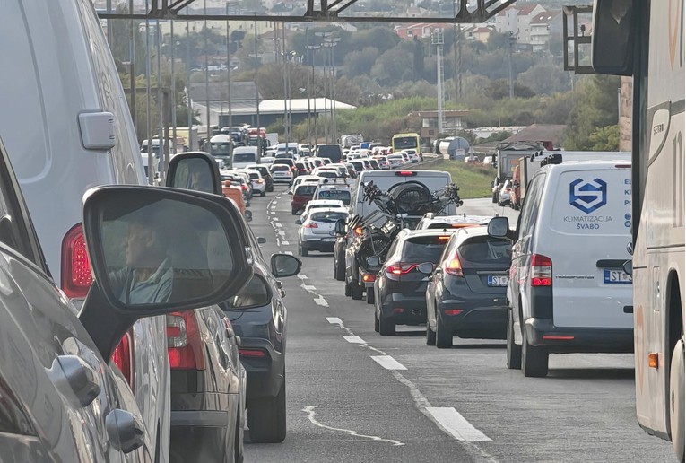 Policija objavila upozorenje vozačima zbog gužvi i odlaska na more