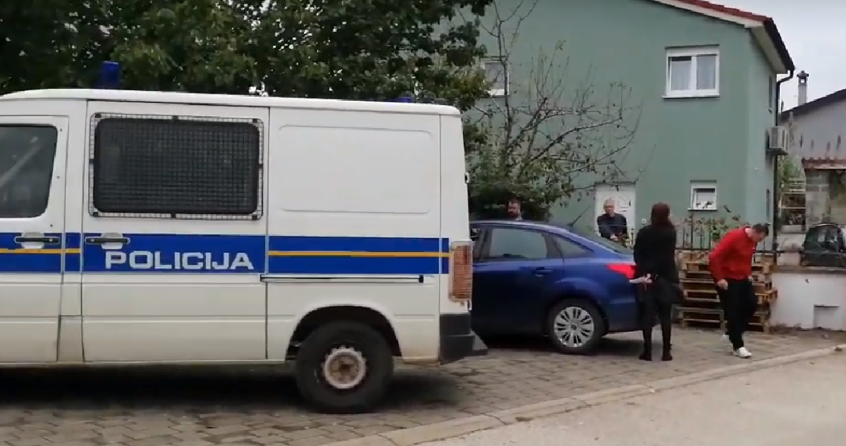 Usred bijela dana lopov upao u kuću u Puli, ukućani ga gledali. Pobjegao je