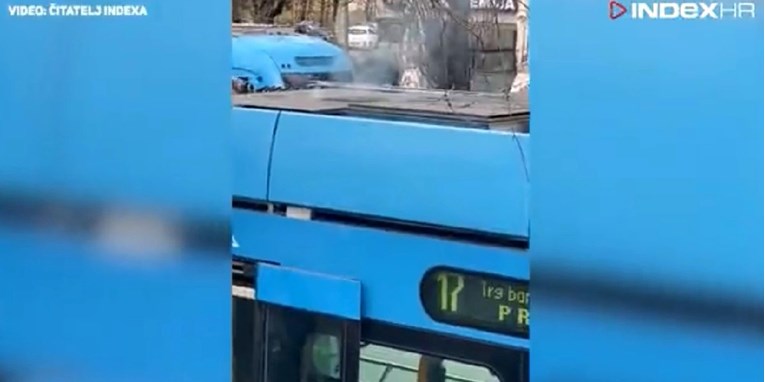 VIDEO U Zagrebu se zapalio krov tramvaja