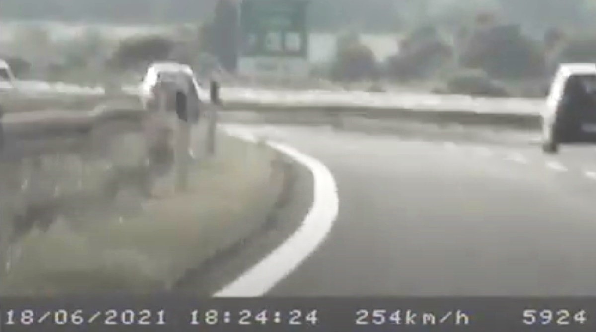 VIDEO Mladić u maminom BMW-u jurio autocestom 254 na sat, ulovili ga presretači