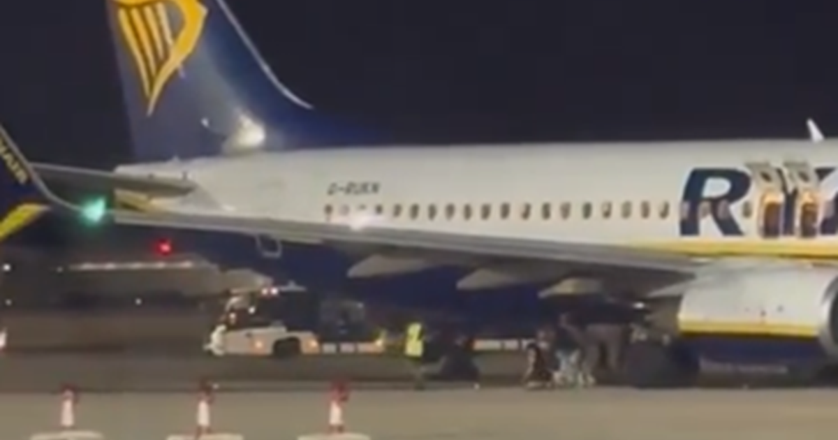 VIDEO Lažna dojava o požaru na avionu Ryanaira. Putnici skakali s krila zrakoplova